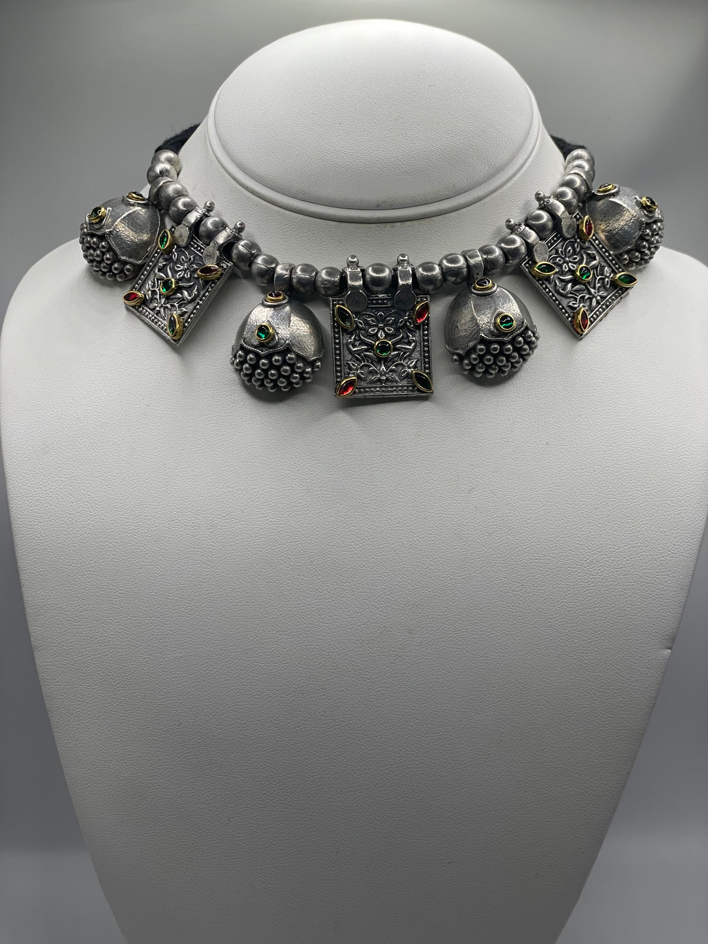 Taylor oxidized necklace set